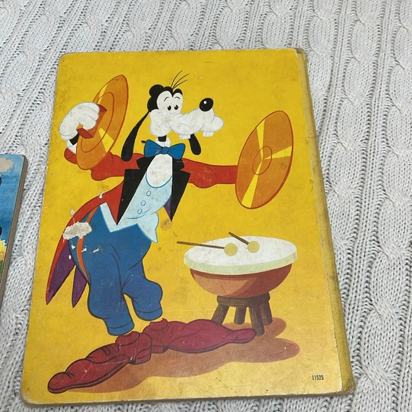 VTG Disney kids books. Two in lot. Poor Pluto ‘46 & Mickey Mouse’s Circus ‘71 - Picture 4 of 14